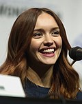 https://upload.wikimedia.org/wikipedia/commons/thumb/d/d8/Olivia_Cooke_by_Gage_Skidmore_2.jpg/120px-Olivia_Cooke_by_Gage_Skidmore_2.jpg